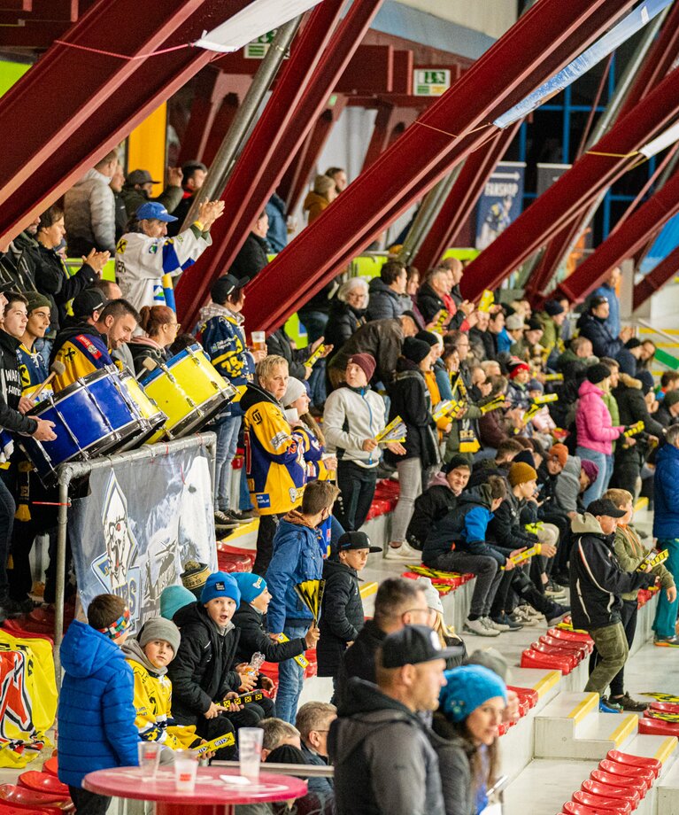 Fanclub "The Icebreakers" in der Ke Kelit Arena in Zell am See | © Eishockeyklub die Zeller Eisbären
